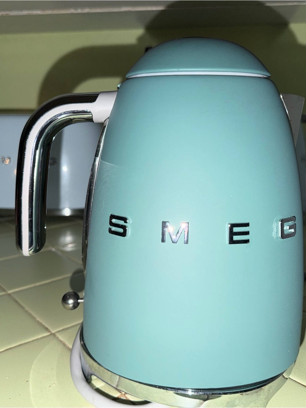 SMEG Retro Electric Kettle in Matte Blue (Jade)